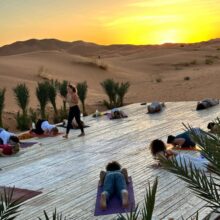 Yoga Zeremonie Wüste Sonnenuntergang Yoga Zeremonie Wüste Sonnenuntergang