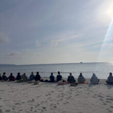 Yoga am Strand Meer